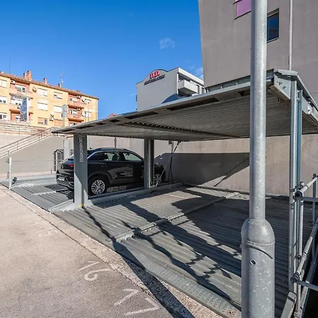 Centre, Modern App 2+2, Free Parking Apartman