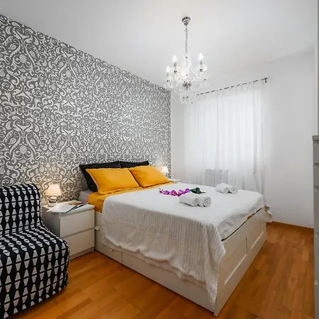 Apartment Centre, Modern App 2+2, Free Parking *