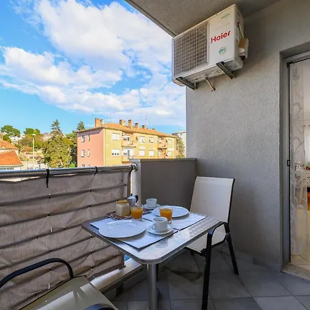 Apartment Centre, Modern App 2+2, Free Parking Pula